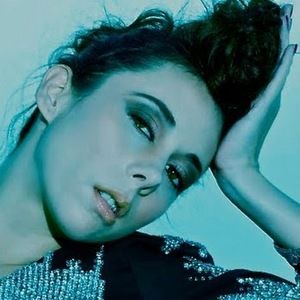 Meet your Posher, Hellene